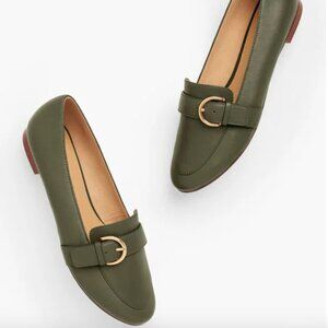 Ryan Buckle Solid Loafers in Jungle Green